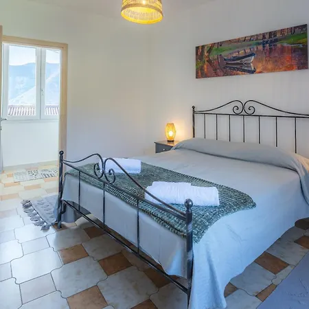 Дом отдыха Bright With Terrace And View Mont Isola *